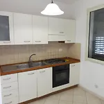 Curato Piano Terra A 20 Secondi Dalla Solaris Uno Ferienhaus Torre Mozza