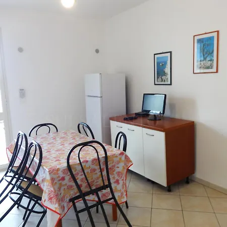 Curato Piano Terra A 20 Secondi Dalla Solaris Uno Holiday home Torre Mozza
